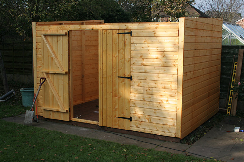 20-21 October 2007: Over the weekend I started the shed build